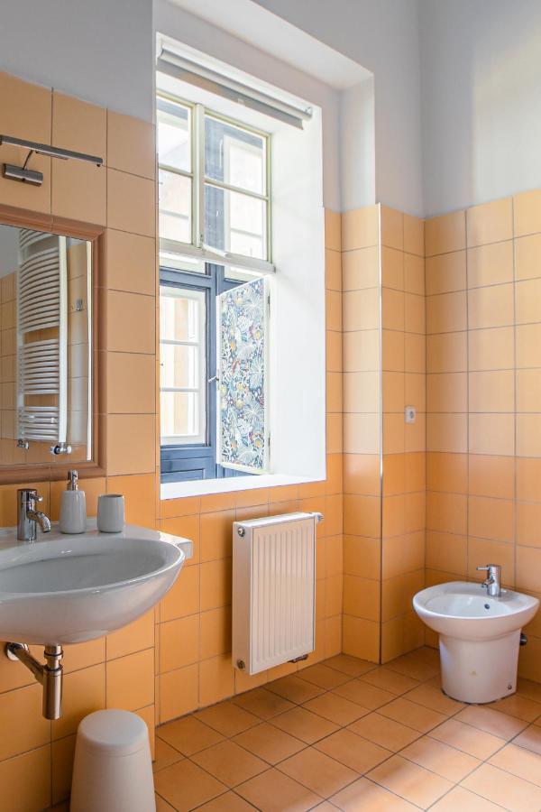 New Stylish 3 Suites Bedrooms Apt In Mala Strana - N2Nd Prague Exterior photo